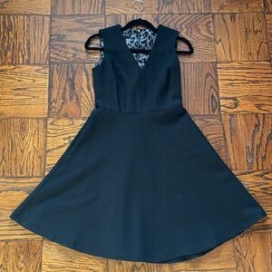 Jones NY Textured Black A-line sleeveless knee-length cocktail dress with v-neck